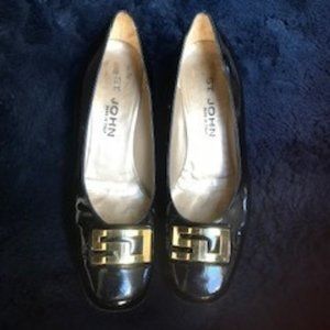 St. John's Women Black Pattern Leather Heel